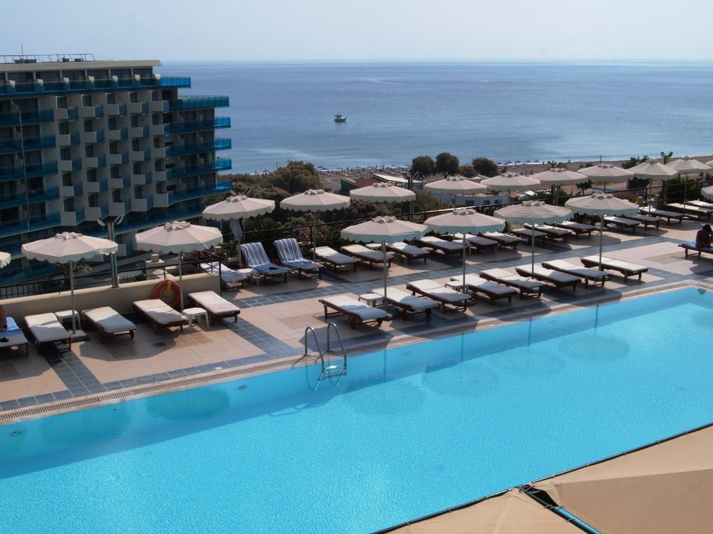 פליראקי Calypso Palace מראה חיצוני תמונה