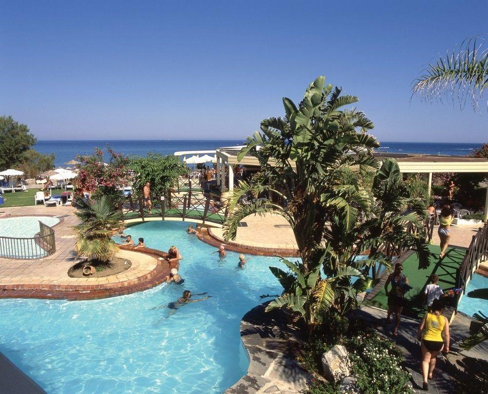 פליראקי Calypso Palace מראה חיצוני תמונה