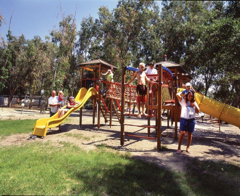 פליראקי Calypso Palace מראה חיצוני תמונה